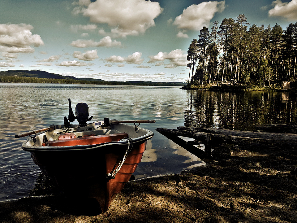barque de pêche en Laponie Suédoise